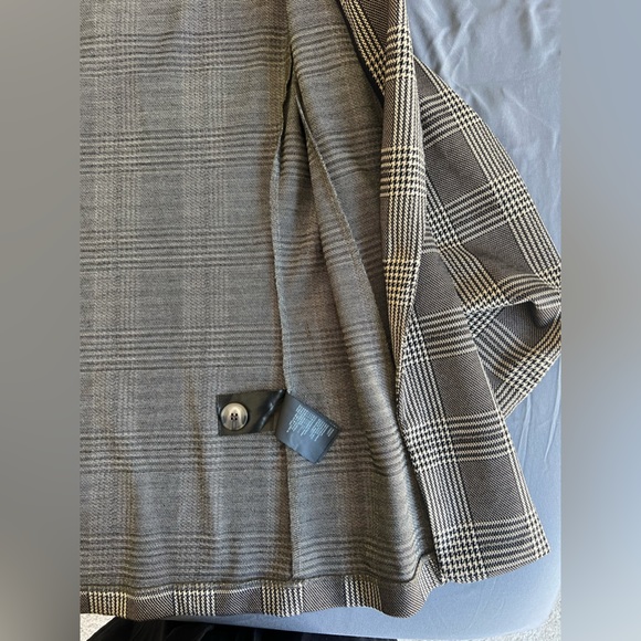 18. H&M Plaid Pattern Lapel Blazer/Coat - Picture 3 of 8